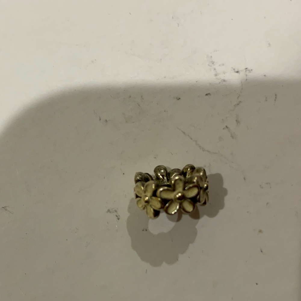 Retired Pandora White Daisy Charm